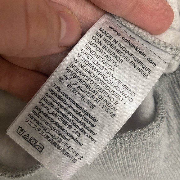 NWT Calvin Klein sweatshirt size small - Picture 3 of 4